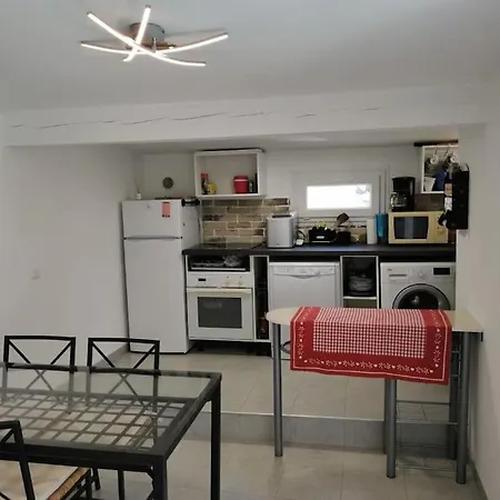 펜션 Maison 47m2 A 800 M De La Saint-Raphaël