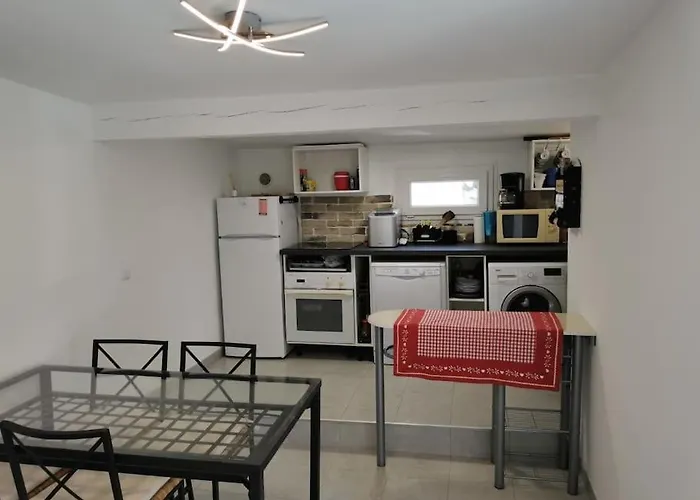 펜션 Maison 47m2 A 800 M De La Saint-Raphaël